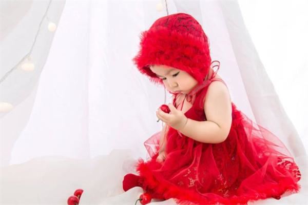 伊娜•爱贝儿 伊娜•爱贝儿