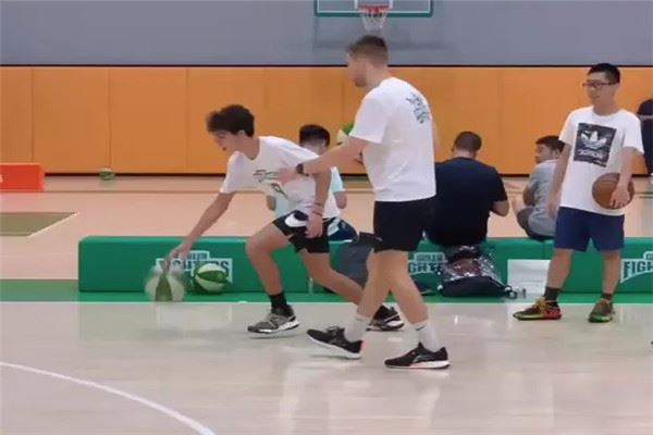 汤普森青少年篮球训练营