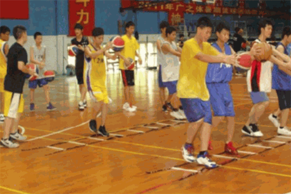 西热力江篮球训练营