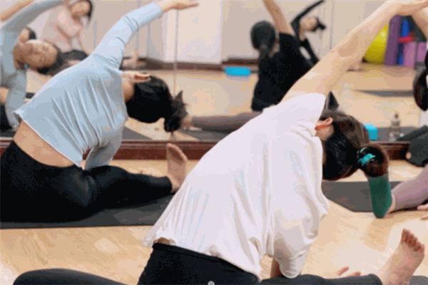 怡兰瑜伽 怡兰瑜伽