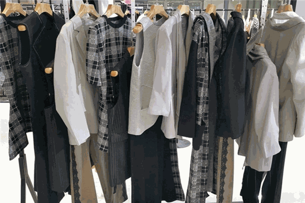 伊见钟情休闲装加盟 伊见钟情休闲装加盟