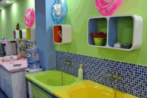 小鬼当家婴儿游泳馆