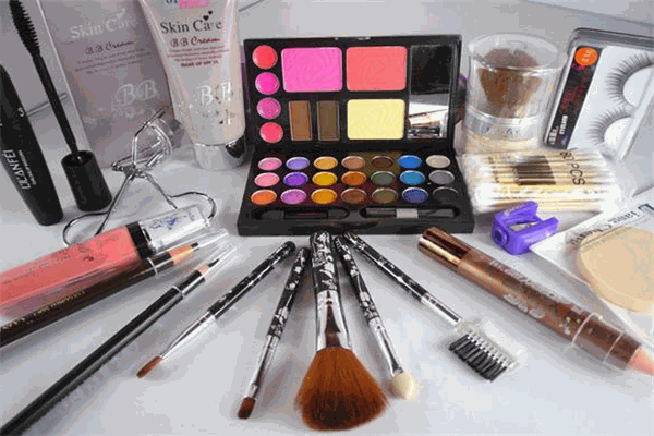 雅莉安娜化妆品