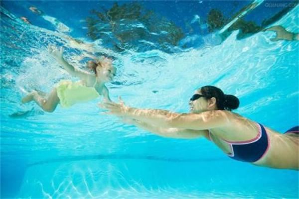 快乐小贝婴童游泳馆 快乐小贝婴童游泳馆