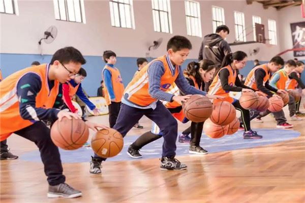 久盈体育青少年篮球培训