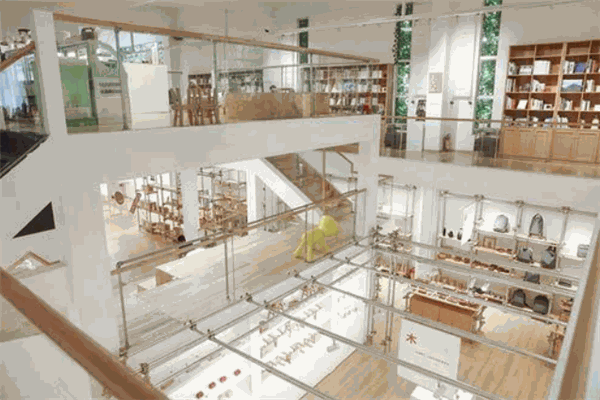 潮人潮牌创意生活馆