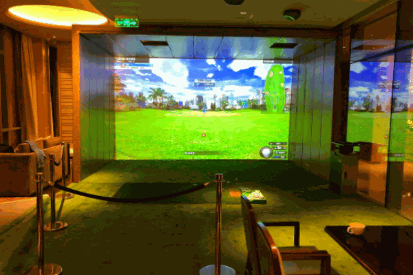 迈进室内高尔夫