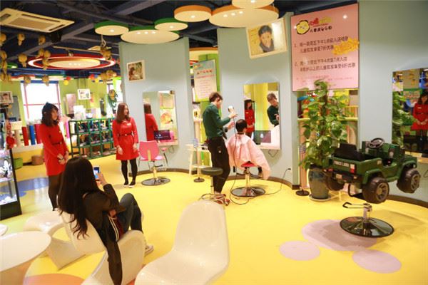 爆米花儿童美发乐园加盟