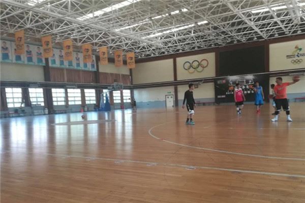 呈康青少年篮球培训班