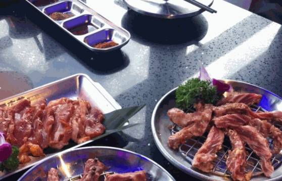 午夜蓝烤肉酒吧