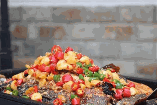 倔强的小鱼无骨烤鱼饭 倔强的小鱼无骨烤鱼饭