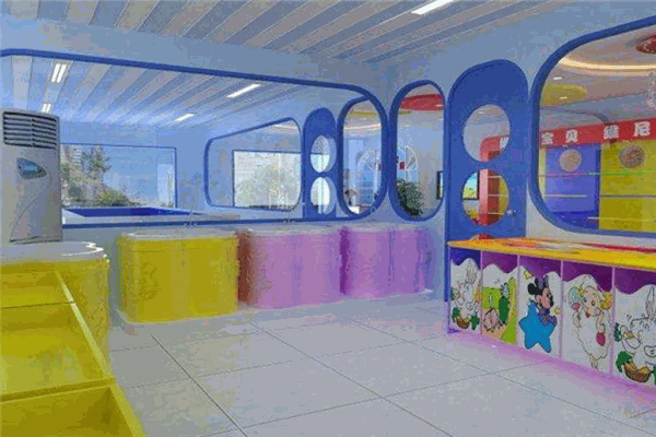 爬爬熊婴童游泳馆