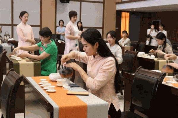 草木人职业培训学校